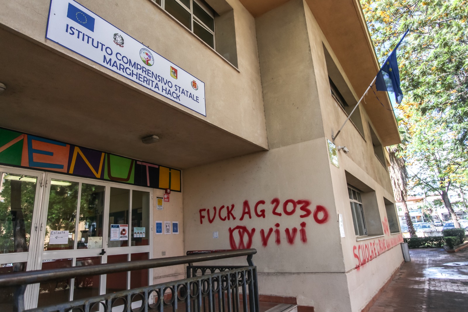 Ricerca Su Margherita Hack Scuola Primaria Vandali a scuola a Palermo, muri imbrattati alla Margherita Hack - Dieci